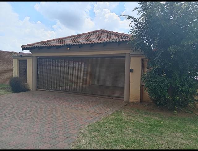 4 BEDROOM FREEHOLD FOR SALE IN DAWN PARK